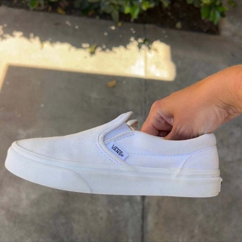Vans Kids Classic Slip-On True White Skate Shoes Size 2.5 US back to school
